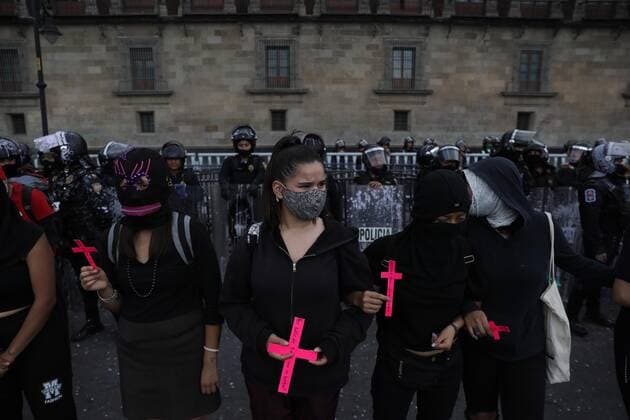 News Bilder des Tages Women members of feminist collectives participate in a protest against feminicides, in Mexico City, Mexico, 07 May 2021. Feminist protest against violence in Mexico !ACHTUNG: NUR REDAKTIONELLE NUTZUNG!  Copyright: xSashenkaxGutierrezx MEX1251 20210508-637560439046331520