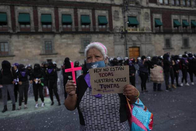 Women members of feminist collectives participate in a protest against feminicides, in Mexico City, Mexico, 07 May 2021. Feminist protest against violence in Mexico !ACHTUNG: NUR REDAKTIONELLE NUTZUNG!  Copyright: xSashenkaxGutierrezx MEX1248 20210508-637560439101331619
