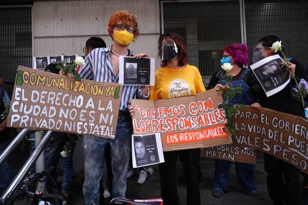 A group of people demonstrate against the capital authorities, due to the accident on line 12 of the metro last Monday, in Mexico City, Mexico, 07 May 2021. EFE Carlos Ramírez Citizens protest the subway accident in Mexico !ACHTUNG: NUR REDAKTIONELLE NUTZUNG!  Copyright: xCarlosxRamírezx MEX1263 20210508-637560448574946894