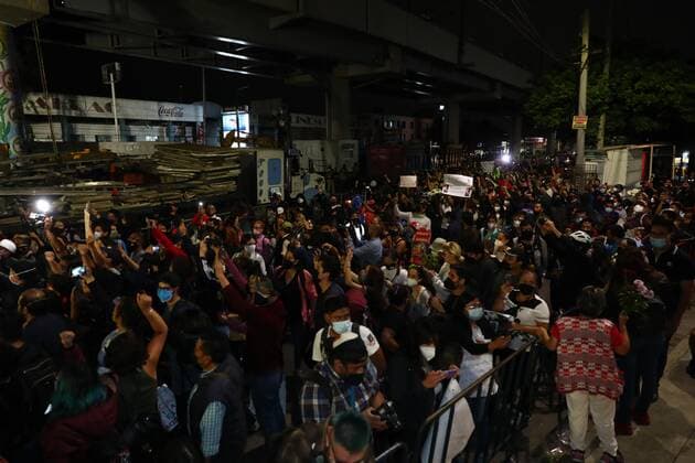 A group of people demonstrate against the capital authorities, due to the accident on line 12 of the metro last Monday, in Mexico City, Mexico, 07 May 2021. EFE Carlos Ramírez Citizens protest the subway accident in Mexico !ACHTUNG: NUR REDAKTIONELLE NUTZUNG!  Copyright: xCarlosxRamírezx MEX1323 20210508-637560503513199160