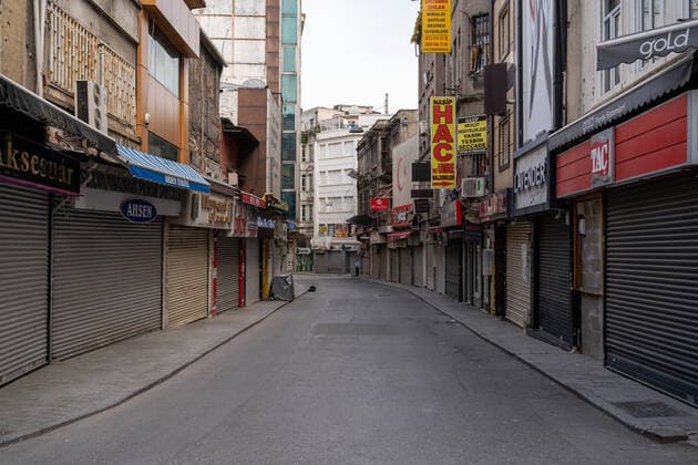 Virus Outbreak Turkey The empty streets in the Eminonu district of Istanbul, Turkey seen on May 7, 2021. The government imposed a 19-day curfew which started on April 29 and will end on May 17, at the end of the holy holiday Ramadan. Tourists are excluded from the restrictions and are allowed to travel around the city. Restaurants and cafes only provide takeaway and delivery services throughout the lockdown. Istanbul Turkey demirtas-notitle210507_npB0g  Copyright: xErhanxDemirtasx