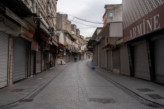 Virus Outbreak Turkey The empty streets in the Eminonu district of Istanbul, Turkey seen on May 7, 2021. The government imposed a 19-day curfew which started on April 29 and will end on May 17, at the end of the holy holiday Ramadan. Tourists are excluded from the restrictions and are allowed to travel around the city. Restaurants and cafes only provide takeaway and delivery services throughout the lockdown. Istanbul Turkey demirtas-notitle210507_np6xP  Copyright: xErhanxDemirtasx