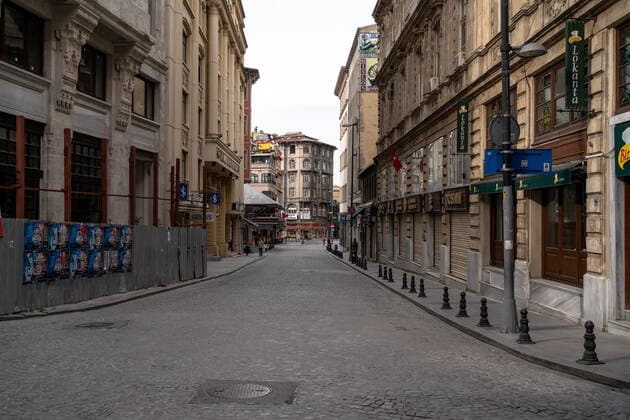 Virus Outbreak Turkey The empty streets in the Eminonu district of Istanbul, Turkey seen on May 7, 2021. The government imposed a 19-day curfew which started on April 29 and will end on May 17, at the end of the holy holiday Ramadan. Tourists are excluded from the restrictions and are allowed to travel around the city. Restaurants and cafes only provide takeaway and delivery services throughout the lockdown. Istanbul Turkey demirtas-notitle210507_npDuI  Copyright: xErhanxDemirtasx