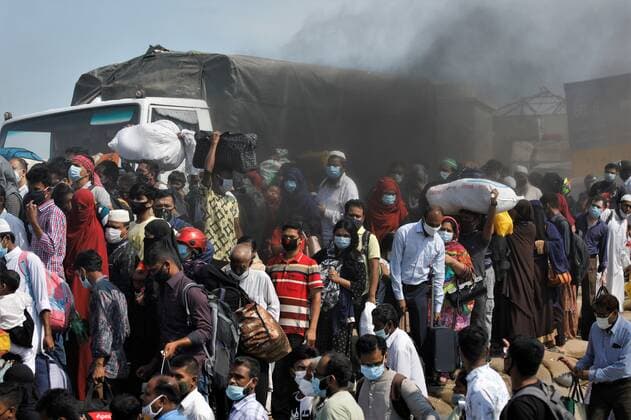 Eid-Ul-Fitr In Bangladesh Migrant workers get into an overcrowded ferry to reach home to celebrate Eid-Ul-Fitr during a government imposed lockdown amid Covid-19 Pandemic at Mawa ferry ghat in Munshiganj , Bangladesh on May 07, 2021. Munshiganj Bangladesh rahman-notitle210507_npMMw  Copyright: xSyedxMahamudurxRahmanx