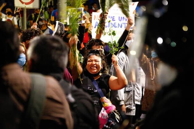 May 7, 2021, Mexico City, Mexico: A lady demands police to let them through during a protest march in Tlahuac Mayoralty..Protesters take to the streets of Mexico city demanding justice for those involved in the subway overpass incident that collapsed and has killed 25 people so far. Mexico City Mexico - ZUMAs197 20210507_zaa_s197_170 Copyright: xGuillermoxDiazx