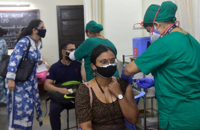 MUMBAI, INDIA - MAY 7: A medic administers a dose of Covid-19 vaccine to a beneficiary at Nair Hospital, on May 7, 2021 in Mumbai, India. (Photo by Anshuman Poyrekar Hindustan Times) COVID-19 Vaccination Drive