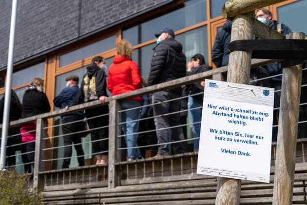 Sign and queue in front of test center rapid test service model region St Peter Ording in Schleswig Holstein at the North Sea Sign and queue in front of test center rapid test service model region St Peter Ording in Schleswig Holstein at the North Sea , Sankt Peter Ording Schleswig Holstein Germany Ording