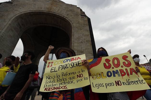 Colombians residing in Mexico protest today, in solidarity with their compatriots and in rejection of their country s economic policies, at the Monument to the Revolution, in Mexico City, Mexico 8 May 2021. Hundreds of Colombians demonstrated this Saturday in Mexico City against the repression and violence that has occurred in their country due to citizen protests against the reforms announced by President Ivan Duque. Hundreds of Colombians protest in Mexico City against their government !ACHTUNG: NUR REDAKTIONELLE NUTZUNG!  Copyright: xJoséxMéndezx MEX1394 20210509-637561172976684993