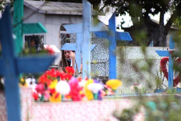 May 8, 2021, Manaus, Brazil. Public and private cemeteries in Manaus were authorized to receive popular visitation in reference to Mother s Day. A decree published in the Official Gazette of the Municipality last Saturday (1st) authorizes the traditional visit to the spaces. The public must follow protective measures against Covid, using masks, washing hands with soap and water or using 70% gel alcohol. The publication establishes the operation from 6 am to 8 pm, between the 7th and the 9th of May  Copyright: xJosemarxAntunesx