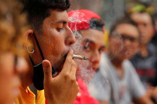 A marijuana consumer smokes today, during the seventh world march for the liberation of the recreational use of cannabis, in the city of Guadalajara, state of Jalisco México 8 May 2021. Marijuana consumers, ask for its free consumption in Guadalajara !ACHTUNG: NUR REDAKTIONELLE NUTZUNG!  Copyright: xFranciscoxGuascox MEX1400 20210509-637561287995016538