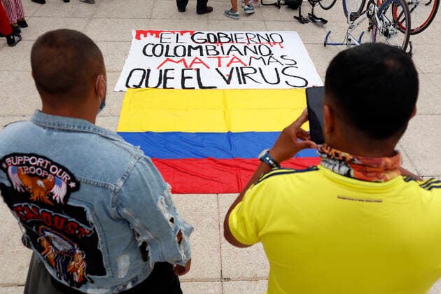 Protest Against Colombian Government Crackdown in Mexico MEXICO CITY, MEXICO - MAY 8: Persons take a photo of a Colombian flag while join a demonstration at Monument of Revolution to protest against the repression and killings in Colombia of protesters by riot police, they hold President Ivan Duque and former President Alvaro Uribe responsible. On May 8, 2021 in Mexico City, Mexico. Copyright: xLuisxBarronx EYEPIXGROUP_LB_08052021_6690
