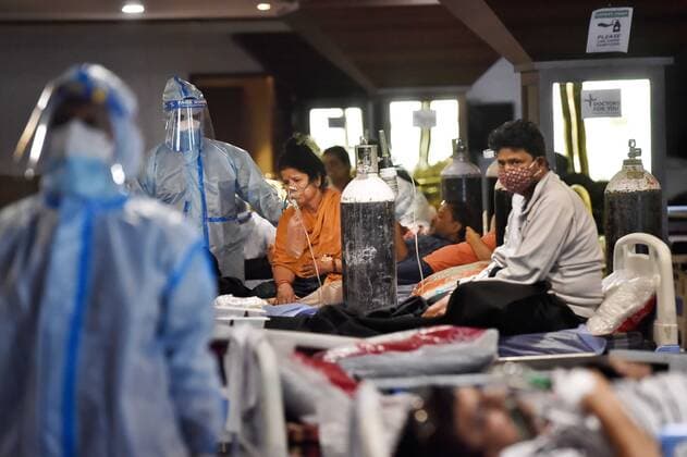 NEW DELHI, INDIA - MAY 7: An inside view of a temporary Covid-19 Care Centre attached to LNJP Hospital, at Shehnai Banquet, on May 7, 2021 in New Delhi, India. (Photo by Ajay Aggarwal Hindustan Times) Daily Life Amid Coronavirus Pandemic In India