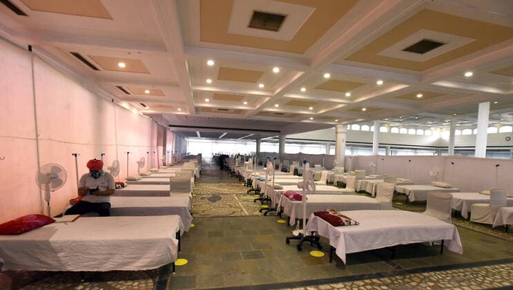 NEW DELHI, INDIA - MAY 9: A view of opening of 300 beds Sri Guru Tegh Bahadur Covid Care Centre for coronavirus patients at Bhai Lakhi Shah Vanjra Hall, Gurdwara Rakab Ganj Sahib, on May 9, 2021 in New Delhi, India. The facility will provide free of cost medication, ambulance service, oxygen cylinders and concentrators, for the Covid-19 patients. (Photo by Sonu Mehta Hindustan Times ) Covid Care Facility At Gurdwara Rakab Ganj Sahib
