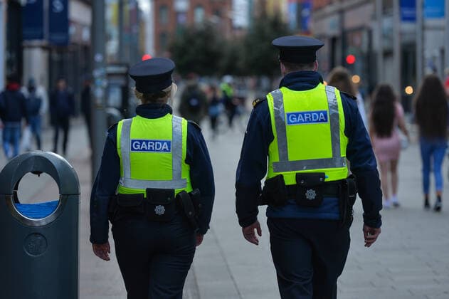 Daily Life In Dublin During COVID-19 Lockdown Members of An Garda Siochana (Irish Police) patrol Dublin s city center during the final days of the COVID-19 lockdown. On Sunday, 9 May 2021, in Dublin, Ireland. Dublin Ireland widak-dublinda210509_npE4p  Copyright: xArturxWidakx