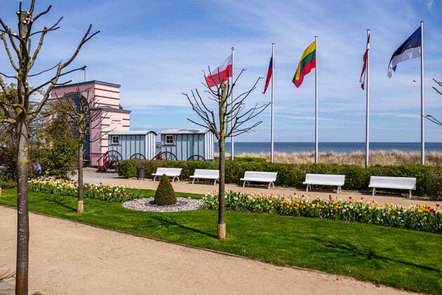 Tourists are not to be seen on the promenade in the seaside resort Bansin at present Instead the tulips bloom and the flags blow in the wind GER, Usedom, emperor baths, Basin, Heringsdorf, seaside resort, Vorpommern Greifswald, Mecklenburg Vorpommern, journey, vacation, Baltic Sea, beach Bansin Mecklenburg Vorpommern Germany beach promenade