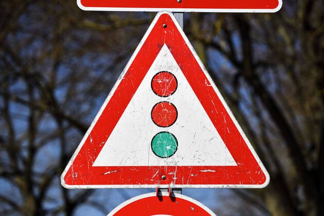 PHOTOMONTAGE, traffic light traffic sign red red green, party coalition ** NUR FUER REDAKTIONELLE ZWECKE ** EDITORIAL USE ONLY **