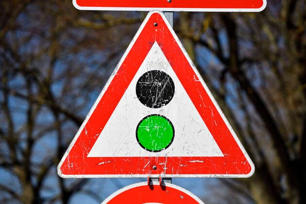 PHOTOMONTAGE, traffic light traffic sign black green, black green coalition ** NUR FUER REDAKTIONELLE ZWECKE ** EDITORIAL USE ONLY **