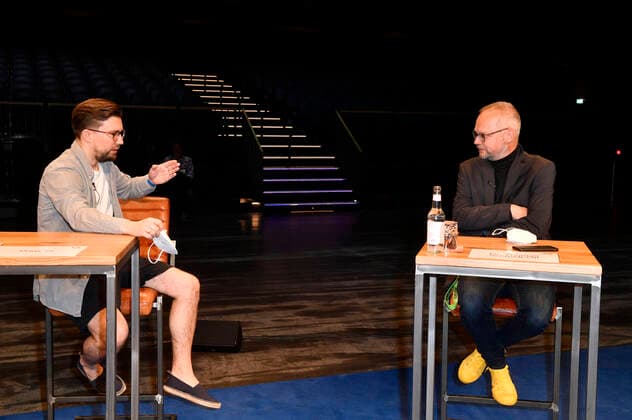 Prince Pi and Dr Thomas Schmidt Ott at the press conference for the emergency aid project hierspieltdiemusik to support the Berlin music scene in the Verti Music Hall Berlin, 10 05 2021 Foto:xF.xKernx xFuturexImage