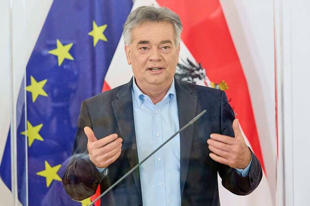 Vienna 10 05 2021 Corona crisis This afternoon there was a press conference in the Federal Chancellery on the planned openings on May 19th, after the end of the 4th lockdown in all of Austria PHOTO Vice Chancellor Werner Kogler Greens Vienna Austria Corona crisis T