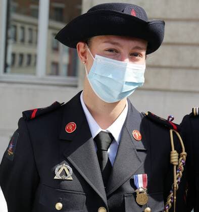 Marlene Schiappa ministre deleguee aupres du ministre de l Interieur chargee de la Citoyennete remet la medaille de bronze pour actes de courage et de devouement a Marion Dehecq Pompier reserviste dont l intervention a permis de sauver un homme victime d un arret cardiaque au Parc Monceau NEWS: Marlene Schiappa recompense un pompier -Paris - 10 05 2021 JonathanRebboah Panoramic  PESRK24022012