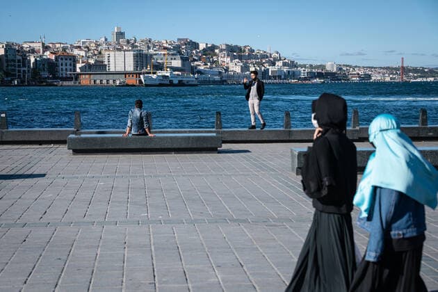 Istanbul Under Covid-19 Lockdown On 10 May 2021, streets in the historic old city of Istanbul, Turkey, remained largely empty and lined with closed stores as a strict Covid-19 curfew kept most nonessential workers at home, leaving many areas frequented only by foreign tourists. Istanbul Turkey cupolo-notitle210511_npFRs  Copyright: xDiegoxCupolox