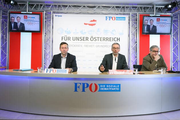 20210511 Press conference with FPOe club chairman and education spokesman VIENNA, AUSTRIA - MAY 11: Member of the National Council and Education spokesperson Hermann Brueckl (FPOe) , Member of the National Council and club chairman Herbert Kickl (FPOe) and Press spokesperson at Press conference - with FPOe club chairman and education spokesman at FPOe-Media Center on May 11, 2021 in Vienna, Austria. 210511_SEPA_10_001 Copyright: xMichaelxIndrax SEPAxMedia