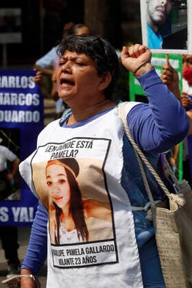 Mothers Of Missing Persons Protest To Demand Solutions In Mexico MEXICO CITY, MEXICO - MAY 10: Mothers of disappeared persons, take part during a march to demand justice and the return of their relatives alive, demand urgent solutions to the alarming figures as part of Mother s Day at Reforma Avenue on May 10, 2021 in Mexico City, Mexico. More that 87,700,000 persons registered as missing due to various causes such as forced disappearance, kidnappings or organized crime in Mexico. Copyright: xLuisxBarronx EYEPIXGROUP_LB_10052021_6728