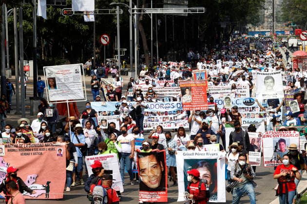 Mothers Of Missing Persons Protest To Demand Solutions In Mexico MEXICO CITY, MEXICO - MAY 10: Mothers of disappeared persons, take part during a march to demand justice and the return of their relatives alive, demand urgent solutions to the alarming figures as part of Mother s Day at Reforma Avenue on May 10, 2021 in Mexico City, Mexico. More that 87,700,000 persons registered as missing due to various causes such as forced disappearance, kidnappings or organized crime in Mexico. Copyright: xLuisxBarronx EYEPIXGROUP_LB_10052021_6725