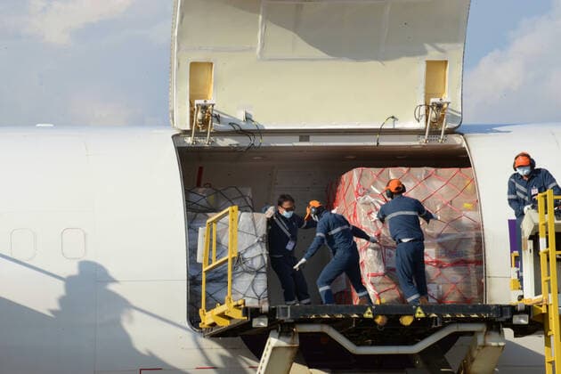(210511) -- VIENTIANE, May 11, 2021 -- Workers unload anti-epidemic material supplies donated by the Chinese government from a Chinese cargo plane at Wattay International Airport in Vientiane, Laos, May 10, 2021. The Chinese government-donated anti-COVID-19 material supplies have arrived at Wattay International Airport in Lao capital Vientiane with a handover ceremony held upon their arrival. The Chinese government s emergency assistance to Laos includes ventilators, automatic nucleic acid extractors, medical masks, N95 masks, mobile hospital beds, automatic autoclaves, nucleic acid extraction or purification reagents, and nucleic acid detection kits, etc. ) LAOS-VIENTIANE-CHINA-ANTI-EPIDEMIC SUPPLIES-DONATION-ARRIVAL ZhangxJianhua 