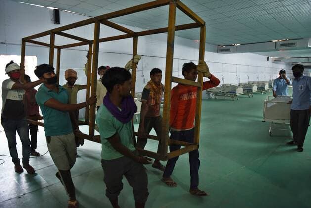 NEW DELHI, INDIA - MAY 11: Workers setting up a 500-bed Covid-19 Care Centre at Ramlila Maidan in front of LNJP hospital on May 11, 2021 in New Delhi, India. (Photo by Ajay Aggarwal Hindustan Times) 500-ICU Bed Covid Care Centre At Ramlila Maidan Near LNJP Hospital