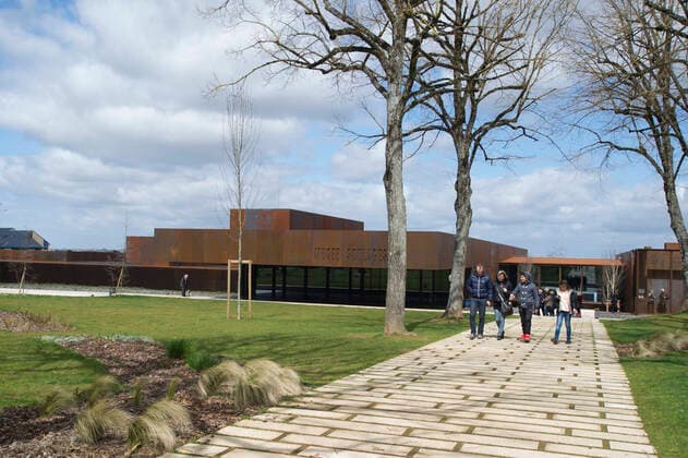Architektur von RCR Arquitectes Rodez (south of France): Soulages Museum The Soulages Museum in Rodez, contemporary art museum dedicated to the work of French abstract artist Pierre Soulage, architecture by RCR arquitectes and Passelac & Roques. Aveyron 12; Midi Pyrenees; Occitanie Pyrenees Mediterranee; Rodez Europe; Western Europe; France  Copyright: xGrimault Andia.frx 272336