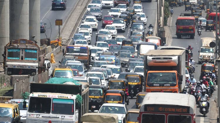 MUMBAI, INDIA - MAY 11: Traffic jam on the Western Express Highway due to police nakabandi at Jogeshwari, on May 11, 2021 in Mumbai, India. (Photo by Satish Bate Hindustan Times ) Daily Life Amid Coronavirus Pandemic In India