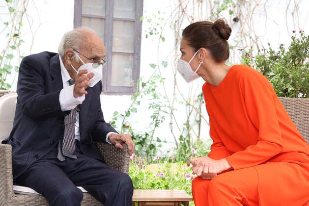 12-05-2021 Olivia Queen Letizia and King Felipe with poet Francisco Brines in Oliva, Spain. The Spanish royal couple handed over 2020 Cervantes Prize to Spanish poet Francisco Brines . Â  Copyright: xPPEx