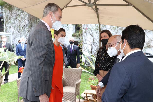 12-05-2021 Olivia Queen Letizia and King Felipe with poet Francisco Brines in Oliva, Spain. The Spanish royal couple handed over 2020 Cervantes Prize to Spanish poet Francisco Brines . Â  Copyright: xPPEx