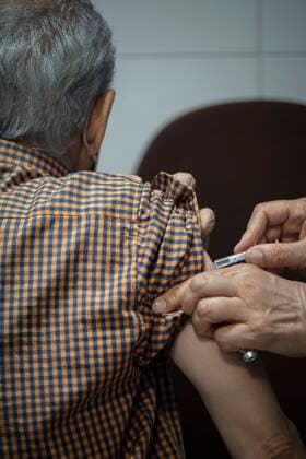 Vaccination Of People Over 80 Years By The AstraZeneca And Sinopharm COVID-19 Vaccines In Tehran An Iranian elderly man receives a dose of the China s Sinopharm new coronavirus disease (COVID-19) vaccine, at the west Tehran health center on May 11, 2021. Tehran Tehran Iran nikoubazl-vaccinat210511_np1Qr  Copyright: xMortezaxNikoubazlx
