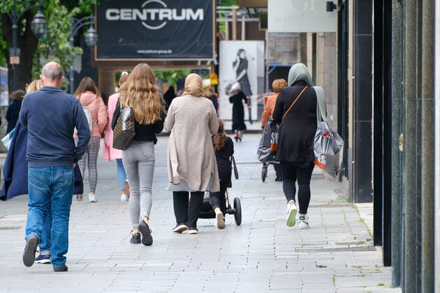 Düsseldorf 12 05 2021 Königsallee shopping mall shopping luxury store pandemic lockdown covid corona mask duty emergency brake shutdown federal emergency brake incidence incidence value Düsseldorf North Rhine Westphalia Germany