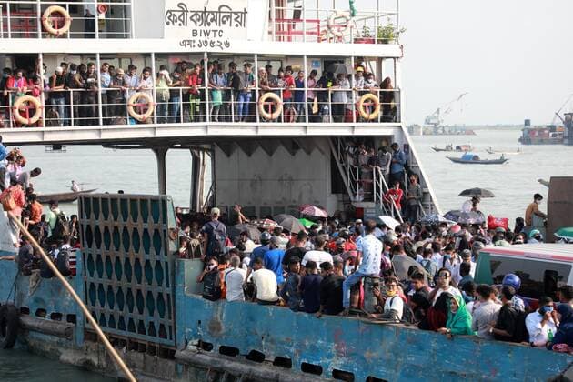 May 12, 2021, Dhaka, Dhaka, Bangladesh: May, 12, 2021 Bangladeshi people take place on an overcrowded ferry to go to their village homes for the Eid al-Fitr festival in Shimuliya, Munshiganj, on the outskirts of Dhaka, Bangladesh, May 12, 2021. Five people died after they fell sick due to the heat on two overcrowded ferries in Madaripur s Banglabazar today. Eight others fell ill at the same time this noon. Dhaka Bangladesh - ZUMAr338 20210512_zip_r338_066 Copyright: xHarun-Or-Rashidx