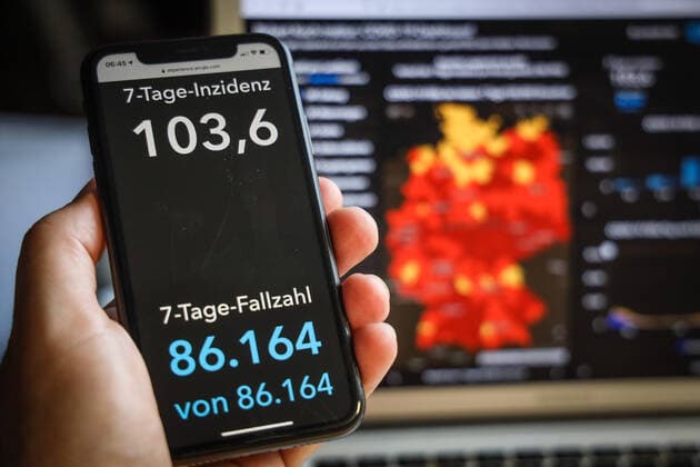 Coronavirus in Germany Covid 19 Dashboard of the Robert Koch Institute 13 05 2021 Robert Koch Institute 7 days Incidence 103.6 7 days Number of cases 86 164 COVID 19 cases 3 565 704 Addition of 17 419 compared to the previous day COVID 19 deaths 85 658 Addition of 278 compared to the previous day