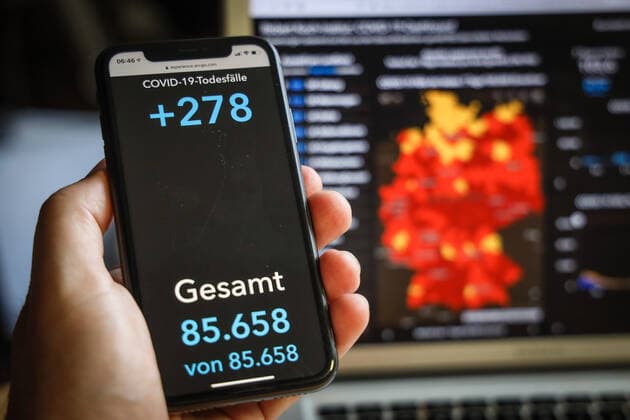 Coronavirus in Germany Covid 19 Dashboard of the Robert Koch Institute 13 05 2021 Robert Koch Institute 7 days Incidence 103.6 7 days Number of cases 86 164 COVID 19 cases 3 565 704 Addition of 17 419 compared to the previous day COVID 19 deaths 85 658 Addition of 278 compared to the previous day
