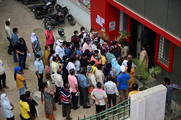 May 13, 2021, Prayagraj, Uttar Pradesh, India: Prayagraj: Beneficiaries over 18 years in queue to take a dose of Corona vaccine at Moti Lal Nehru Medical college in Prayagraj on Thursday, May 13, 2021. Prayagraj India - ZUMAv115 20210513_zap_v115_002 Copyright: xPrabhatxKumarxVermax