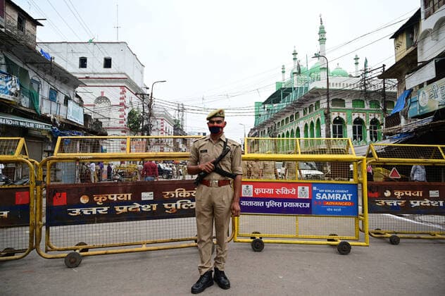 May 13, 2021, Prayagraj, Uttar Pradesh, India: Prayagraj: A policeman on duty near Jama mosque on the occasion of Eid-Al-Fitr during government imposed lockdown in wake to curb spread of Corona virus in Prayagraj on Thursday, May 13, 2021. Prayagraj India - ZUMAv115 20210513_zap_v115_016 Copyright: xPrabhatxKumarxVermax