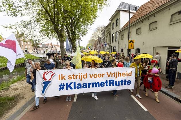 DEN BOSCH, Protest against corona measures in Den Bosch, 13-05-2021. Nederland in Verzet has organised a Walk of Freedom through the city of ™s-Hertogenbosch. They are protesting against the corona measures and the current cabinet. Around 1000-1500 people participated in this march. Demonstratie tegen corona maatregelen en kabinet Protest against corona measures in Den Bosch  x11778198x Copyright: