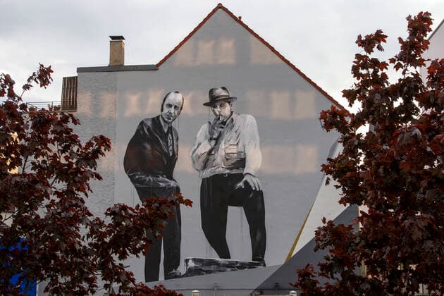 Architektur von Hans Hollein Joseph Beuys in Mönchengladbach Graffiti depicting an architect Hans Hollein and famous artist Joseph Beuys on Johann-Peter-Boelling-Platz in Mönchengladbach, North Rhine Westphalia on May 13, 2021. The graffiti was supported by the Museum Abteiberg and was created by the graffiti artist Philipp Kömen.