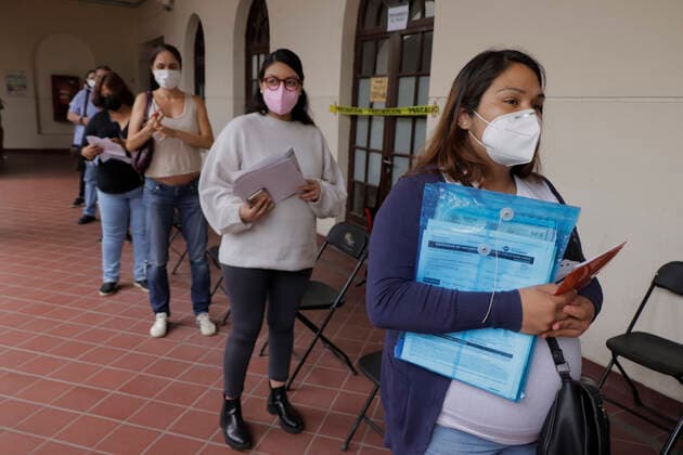 Vaccination Of Pregnant Women Against COVID-19 Begins In Mexico City A group of pregnant women inside the facilities of the Benito Juarez Elementary School, located in the Cuauhtemoc district, Mexico City, before being immunized with the first dose of the Pfizer-BioNTech biologic against COVID-19 during the health emergency and the yellow epidemiological traffic light in the capital. Mexico City Mexico vieyra-notitle210513_npBK2  Copyright: xGerardoxVieyrax
