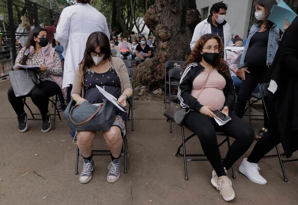 Vaccination Of Pregnant Women Against COVID-19 Begins In Mexico City A group of pregnant women outside the facilities of the Benito Juarez Elementary School, located in the Cuauhtemoc district of Mexico City, before being immunized with the first dose of the Pfizer-BioNTech biologic against COVID-19 during the health emergency and the yellow epidemiological traffic light in the capital. Mexico City Mexico vieyra-notitle210513_np2zh  Copyright: xGerardoxVieyrax