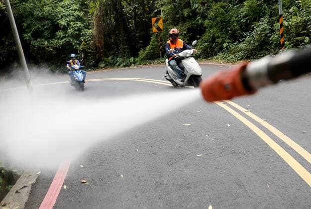 May 14, 2021, New Taipei, New Taipei, Taiwan: Disinfection team sanitize the popular tourist spot Hunglidi Mountain in New Taipei, as Taiwan recorded 29 more domestic cases on Friday following a cluster with no clear source of infections. Taiwan Central Epidemic Control Center has raised the Covid alert to a higher level, suspending large gatherings, activities and make eating or drinking prohibited on public transports, and some local governments have beefed up sanitisation measures. New Taipei Taiwan - ZUMAs313 20210514_zip_s313_019 Copyright: xDanielxCengxShou-Yix