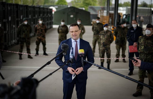 Bundesgesundheitsminister Jens Spahn (CDU) besucht das Versorgungs- und Instandsetzungszentrum fuer Sanitaetsmaterial (VersInstZ SanMat) in Quakenbrueck am 14.05.2021. Quakenbrueck Germany *** Federal Minister of Health Jens Spahn CDU visits the Supply and Repair Centre for Sanitary Material VersInstZ SanMat in Quakenbrueck on 14 05 2021 Quakenbrueck Germany Copyright: xXanderxHeinl photothek.dex
