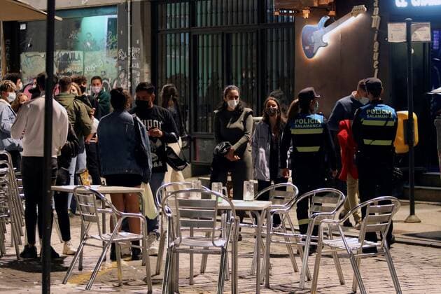 National and local police on guard in Salamanca, Spain, late 14 May 2021 (issued 15 May 2021), on the first Friday night without a curfew after the State of alarm was lifted 09 May 2021. First weekend without State of Alarm in Spain !ACHTUNG: NUR REDAKTIONELLE NUTZUNG!  Copyright: xJ.M.xGarcíax GRAF7545 20210515-637566631853755334