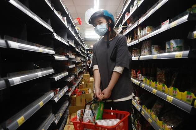 Virus Outbreak Taiwan People stockpile necessities and food as the Taiwan has raised its Covid alert to level 3 after reporting 180 more locally acquired Covid cases Saturday, with stricter restrictions imposed in the capital Taipei and New Taipei, in Taipei, Taiwan, 15 May 2021. Local authorities of the two cities have made mask wearing in outdoor areas compulsory while suspending operation of non essential shops and many activities as well as entertainment. Taipei Taiwan ceng-notitle210515_nplCI  Copyright: xCengxShouxYix