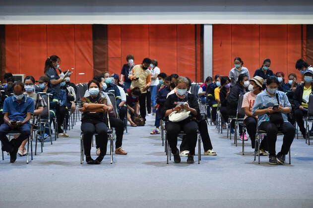 Start Of Vaccination Against COVID 19 For Bangkok Citizens Thai citizens wait to receive a shot of CoronaVac vaccine against COVID-19 during the speedened-up inoculation program against the COVID-19 coronavirus pandemic at a vaccination center set up inside the Shopping mall, in Bangkok, Thailand, 15 May 2021. Bangkok Thailand laowilas-notitle210515_np82t  Copyright: xAnusakxLaowilasx